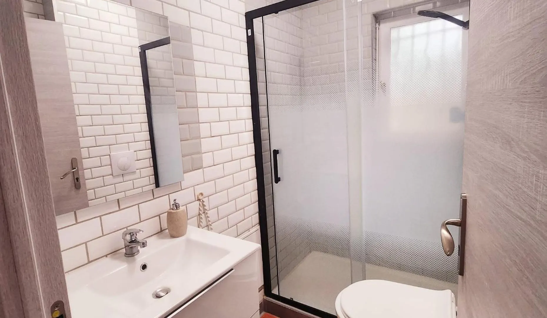 Apartment Ferienwohnung Le Rose De La Gare Paris