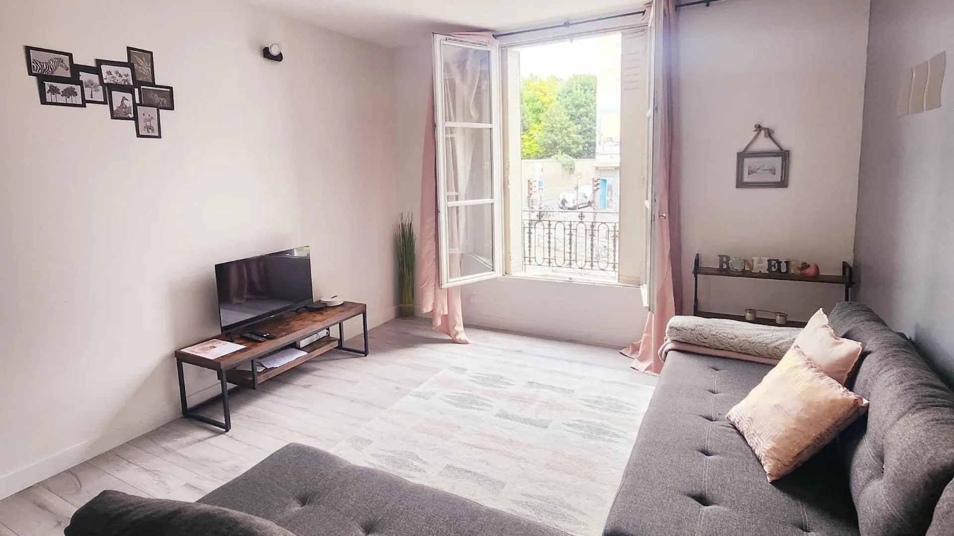 Apartment Ferienwohnung Le Rose De La Gare Paris Frankreich